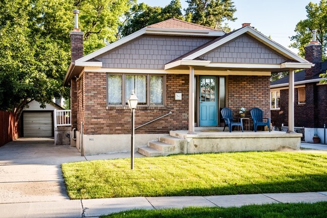 Photo - 960 Simpson Ave