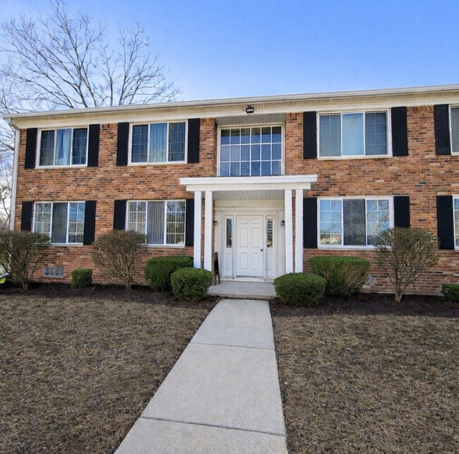 Building Photo - Completely Remodeled 1 Bedroom Condo in Warren – Private Basement Laundry + Storage Room!