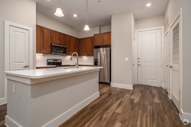 1BR, 1BA - 758SF - Island Seating