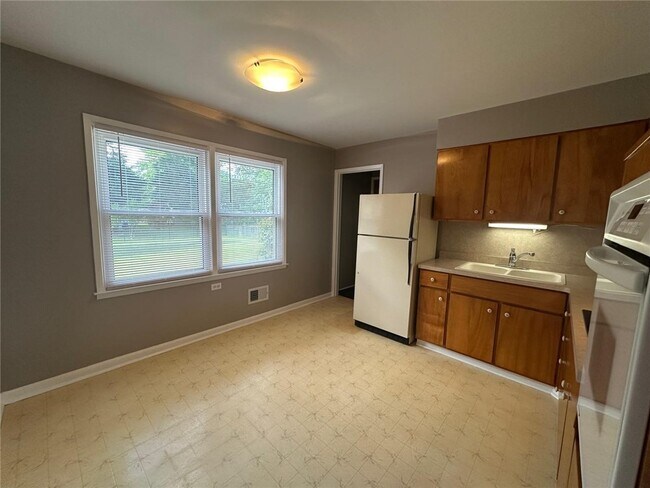 Photo - 273 West Ave