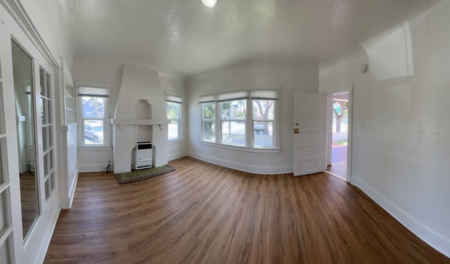 Building Photo - 643 E 7th St Unit 2 Rental