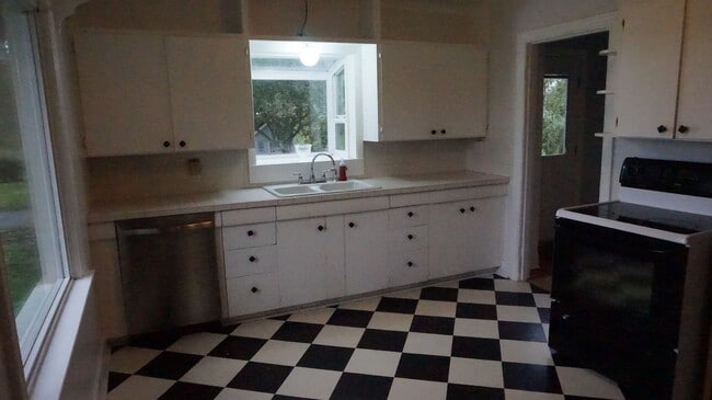 Photo - Country living yet close to city for all the conveniences