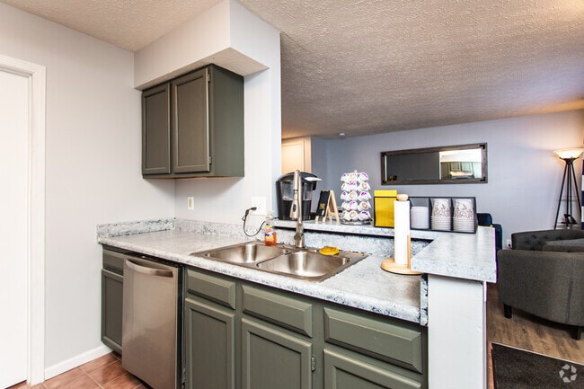 2BR, 1BA - 950 SF - Edgemont Village