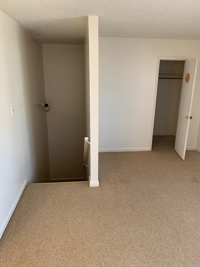 Stairs in living room leading outside - 2014 Hobbs Rd SE