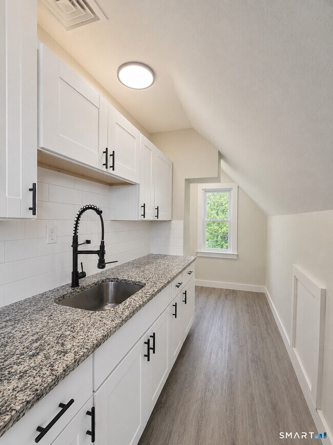 187 Hart St Unit 3