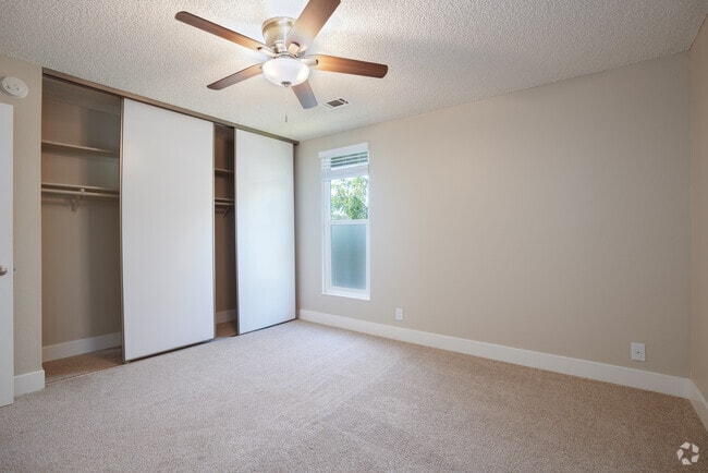 1BR, 1BA - Stateline - Bedroom