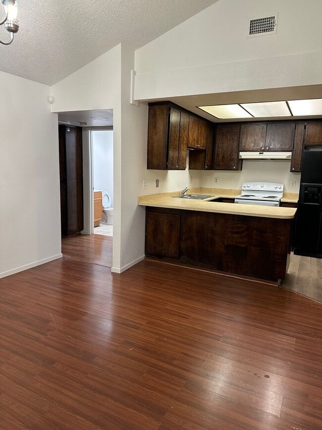 Photo - Duplex for RENT!