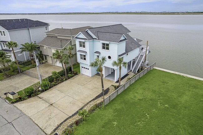 Building Photo - 1322 Outrigger St Rental