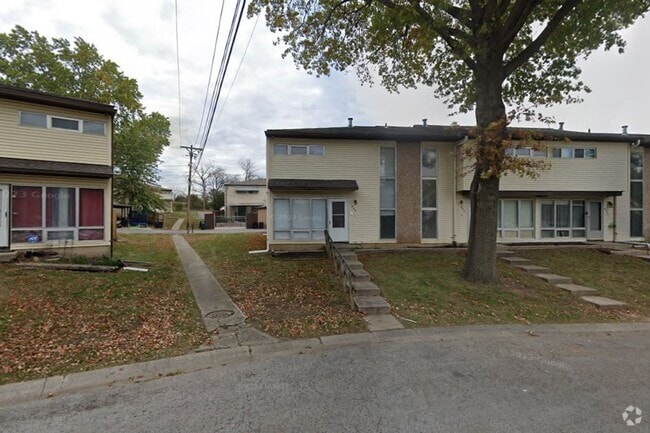 Building Photo - 3 Bedroom/ 2 Bath Townhome