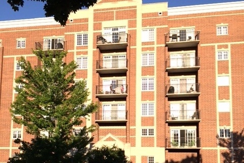 Front of building - 405 S Creekside Dr Unit 204