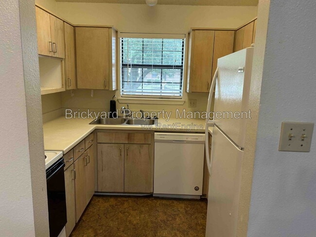 Building Photo - 3008 Charlinda Dr