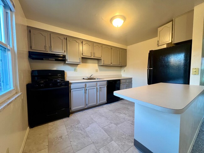 Building Photo - Must-See Two Bedroom Townhouse in Plum! Up...