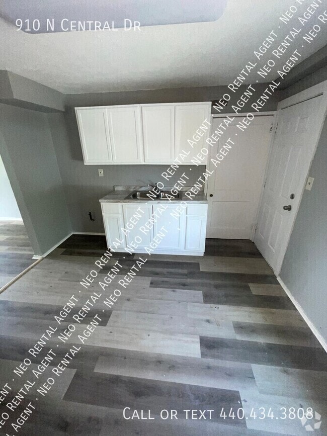 Building Photo - 910 N Central Dr Rental