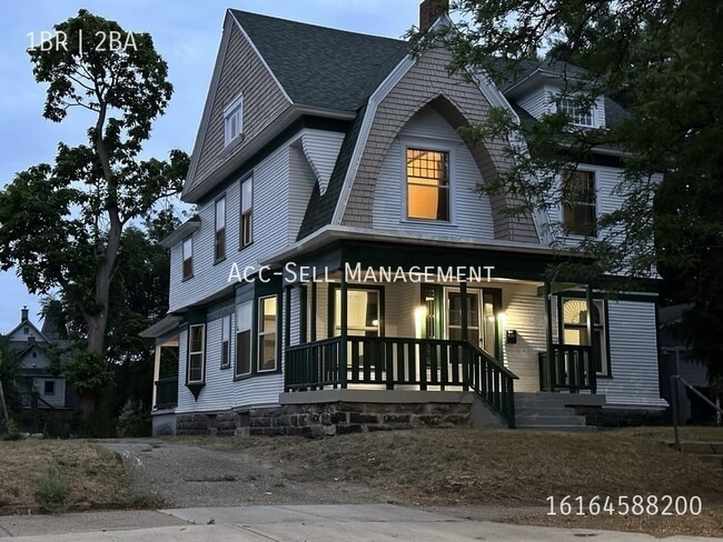 Photo - 643 Thomas St SE Unit NE bedroom