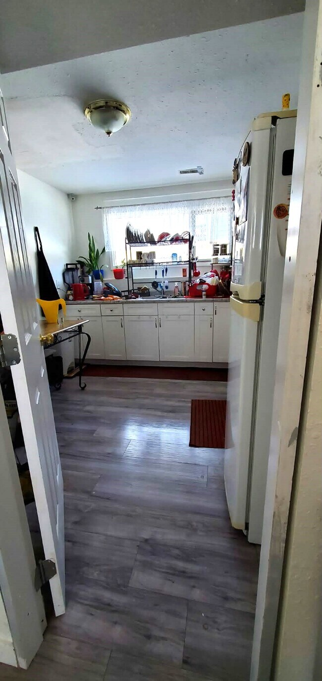 Photo - 4338-3004338 Hill Ave