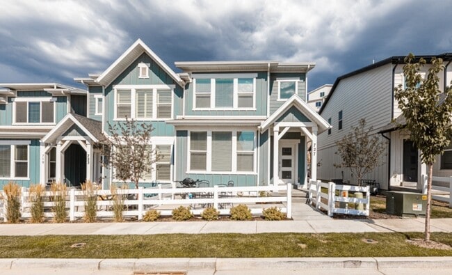 Building Photo - 727 S Miller Ave Rental