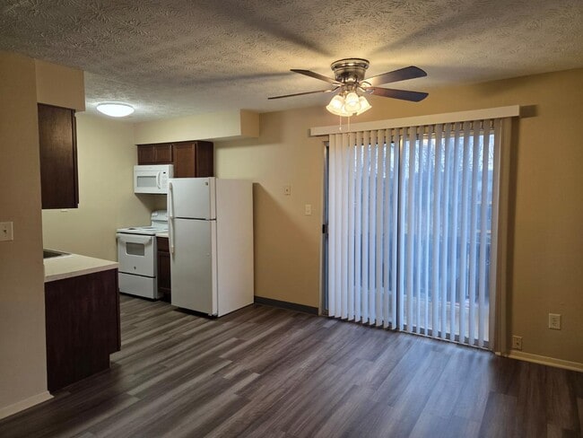 Building Photo - 20-32 Church St - 32-9