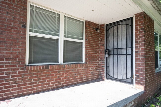 Photo - 2825 E 36th St