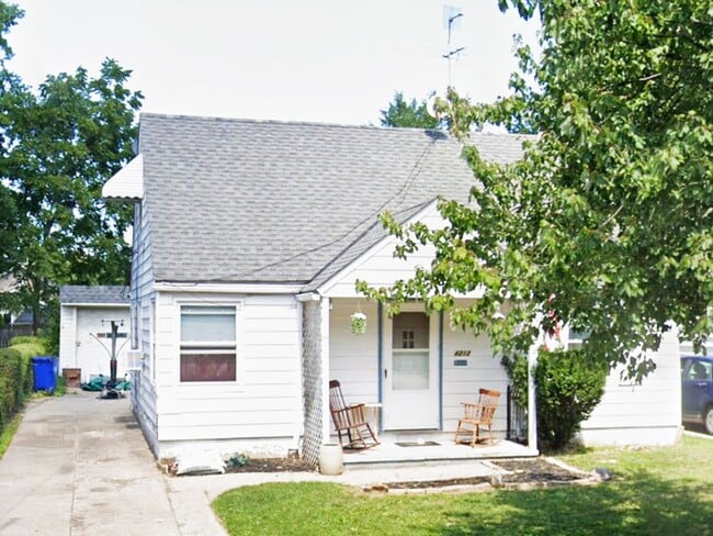 Building Photo - 3 BED 1 BATH SINGLE FAMILY HOME!