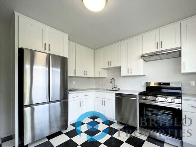 Building Photo - 2401 C St Unit A