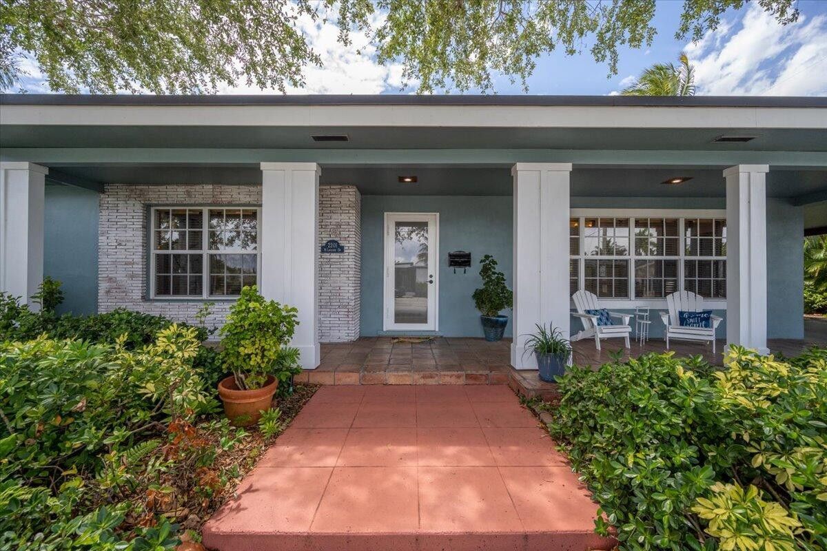 Photo - 2201 N Lakeside Dr (Lake Worth Beach, FL)