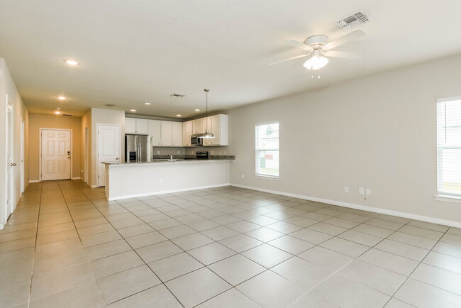 Photo - 670 Basingstoke Ct