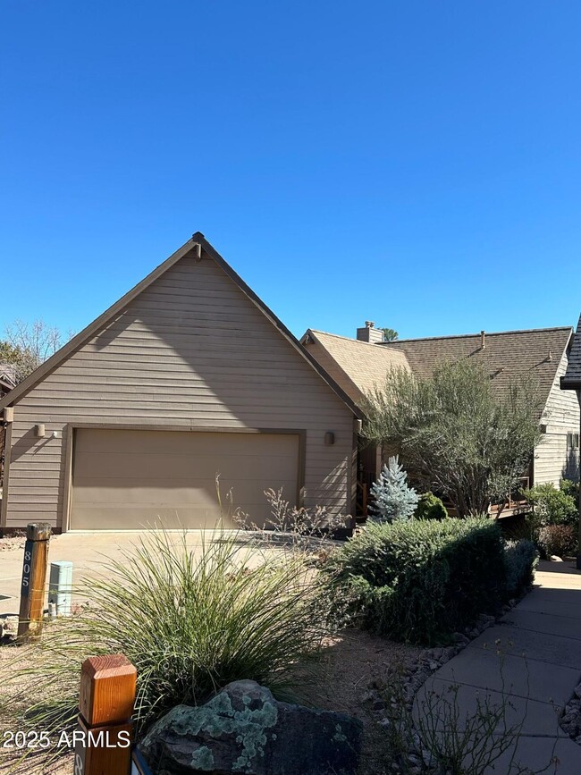 Photo - 805 N Grapevine Cir House