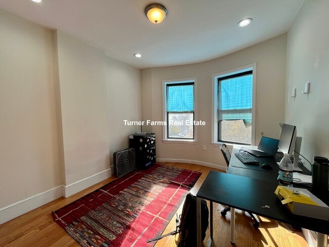 Photo - 179 Northampton St Unit 4