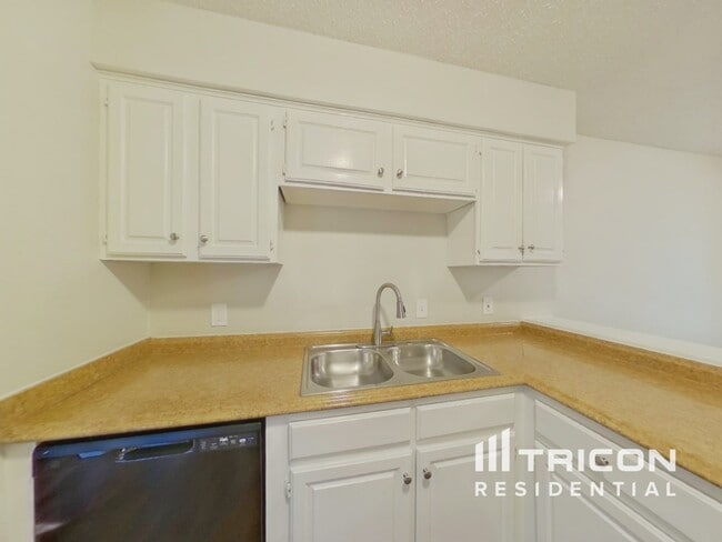 Photo - 717 Marlow Pl