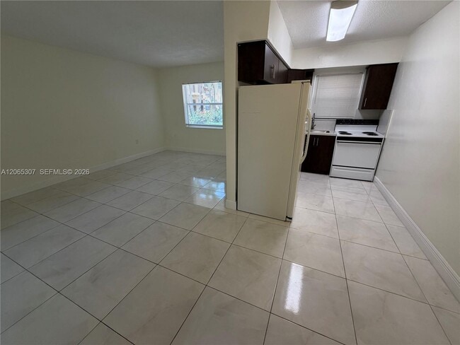 Photo - 16150 NE 19th Ct Unit 2