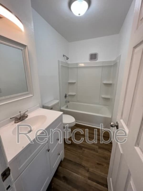 Photo - 915 Pleasant St