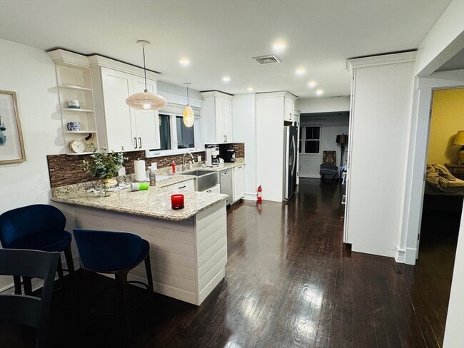 Building Photo - 129 Bailey Rd Unit 2