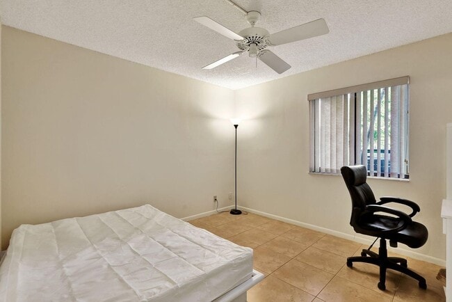 120 NW 70th St Unit 0103