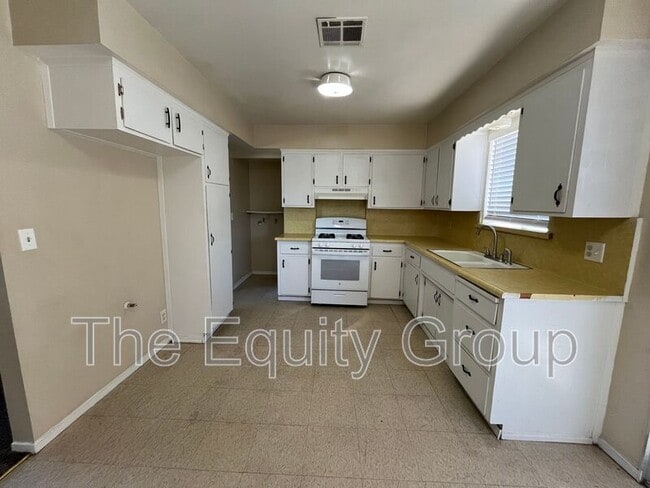 Photo - 1187 W Grand Ave