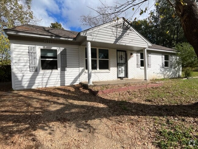 Building Photo - Renovated 4 Bedroom 1 Bath Home for Rent!