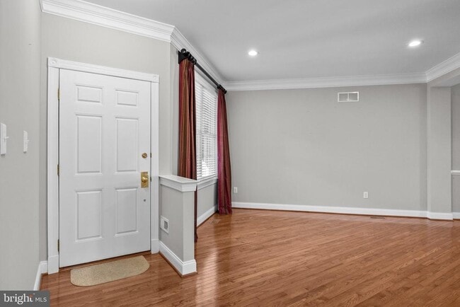 Photo - 2333 Dorchester St W