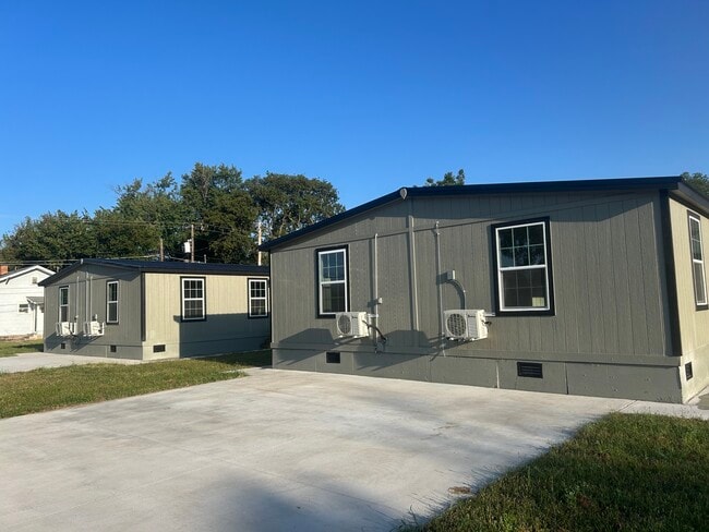 Photo - 305 W Broadway Ave