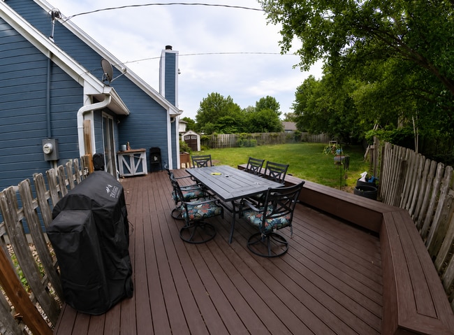 Building Photo - 3D Tour Available - West Side Manhattan Home + 2-Car Garage  + Washer & Dryer! Available August 5th!