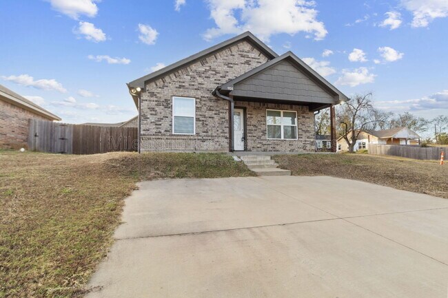 Photo - 931 N Barrett Ave