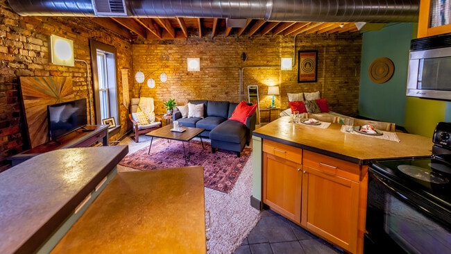Building Photo - 617 E Michigan Ave Unit Loft 2