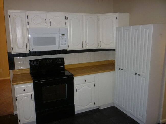 Photo - Parker Home in The Pinery!!