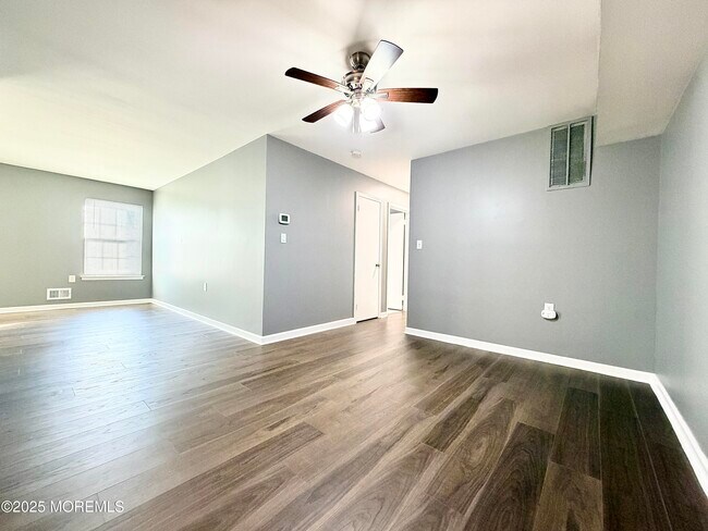 Photo - 304 Wellington Pl