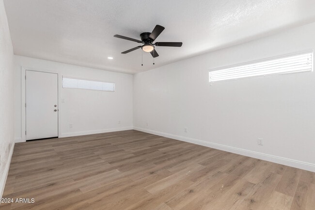 Photo - 723 E Sunnyslope Ln
