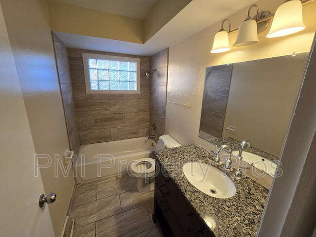 Photo - 6901 N 42nd St