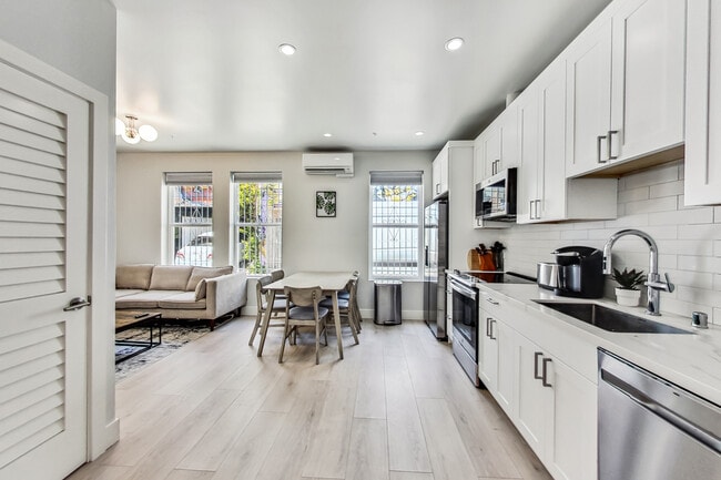 Photo - 1030 Capp St