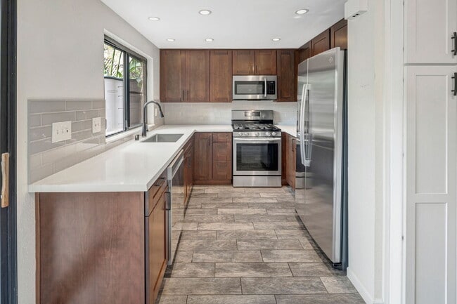 Photo - Stunning Bay Ho Townhome with Resort-Style... Unit G