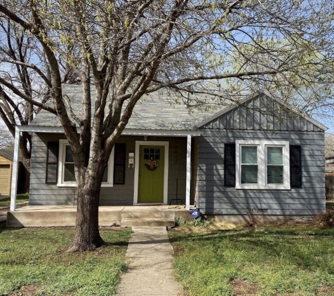 Building Photo - Updated Tech Terrace Home!