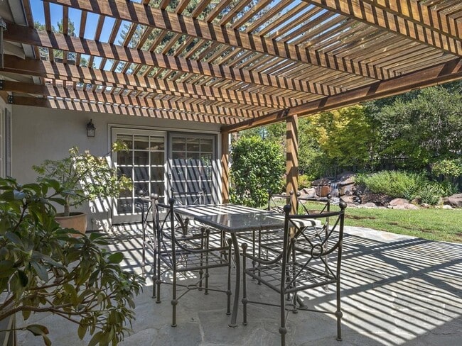 Photo - Pet Friendly Home Located in Highly desirable area of Menlo Park