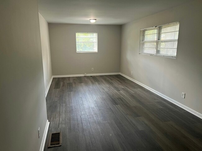Photo - 1472 Tulip Pl
