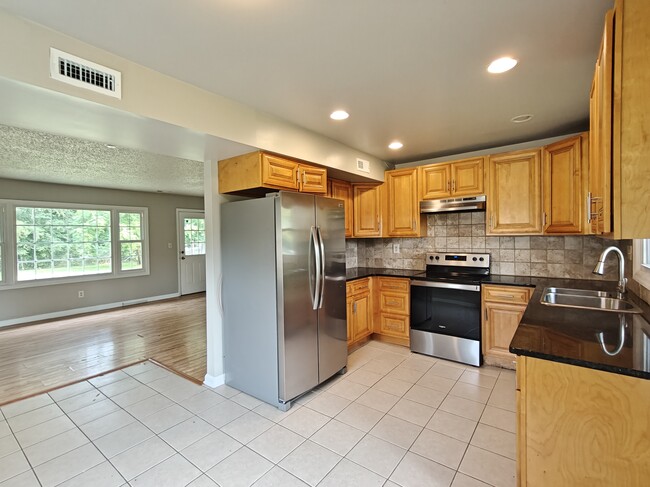 Photo - 75 Mainbridge Ln
